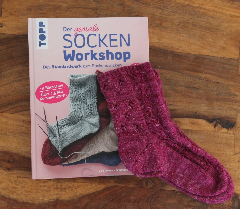 Cover Socken Workshop vom Topp Verlag mit Trachtensocken